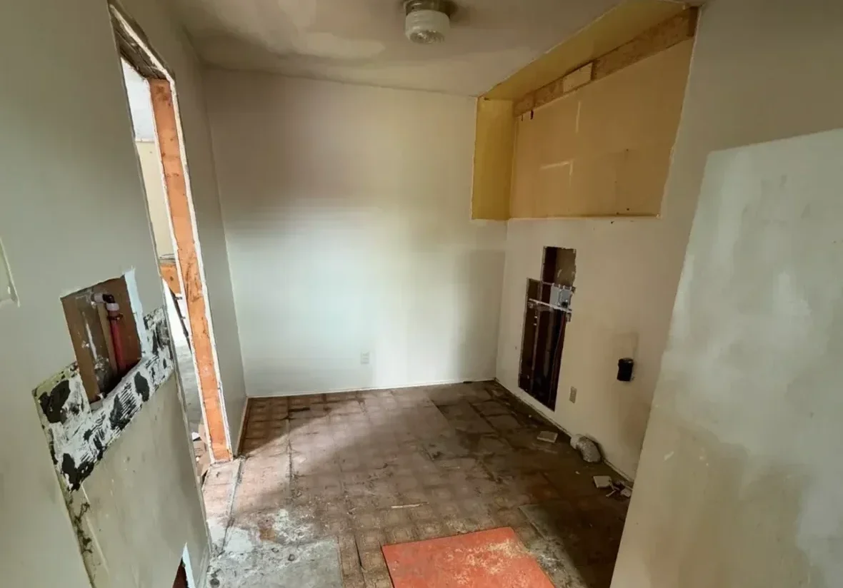 9FFBB450-8596-4048-9B19-B2208F3B4CA5