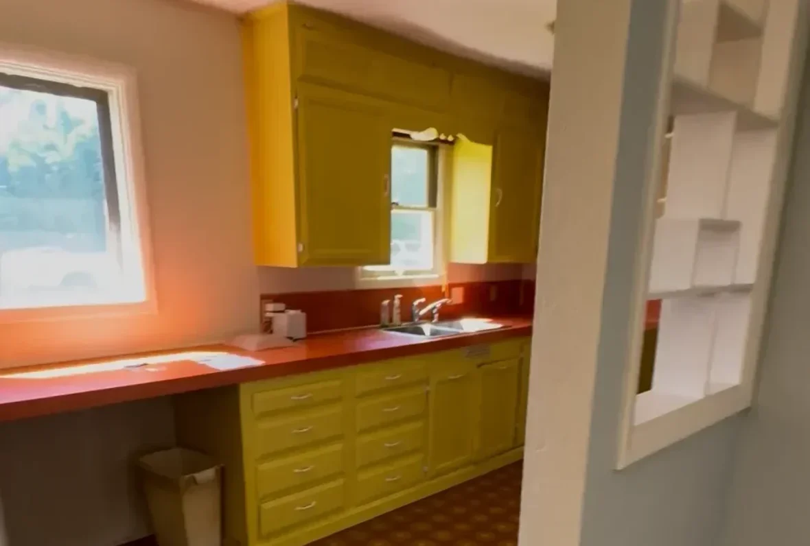 CB756F87-C854-4DE4-A012-8986753A99E5